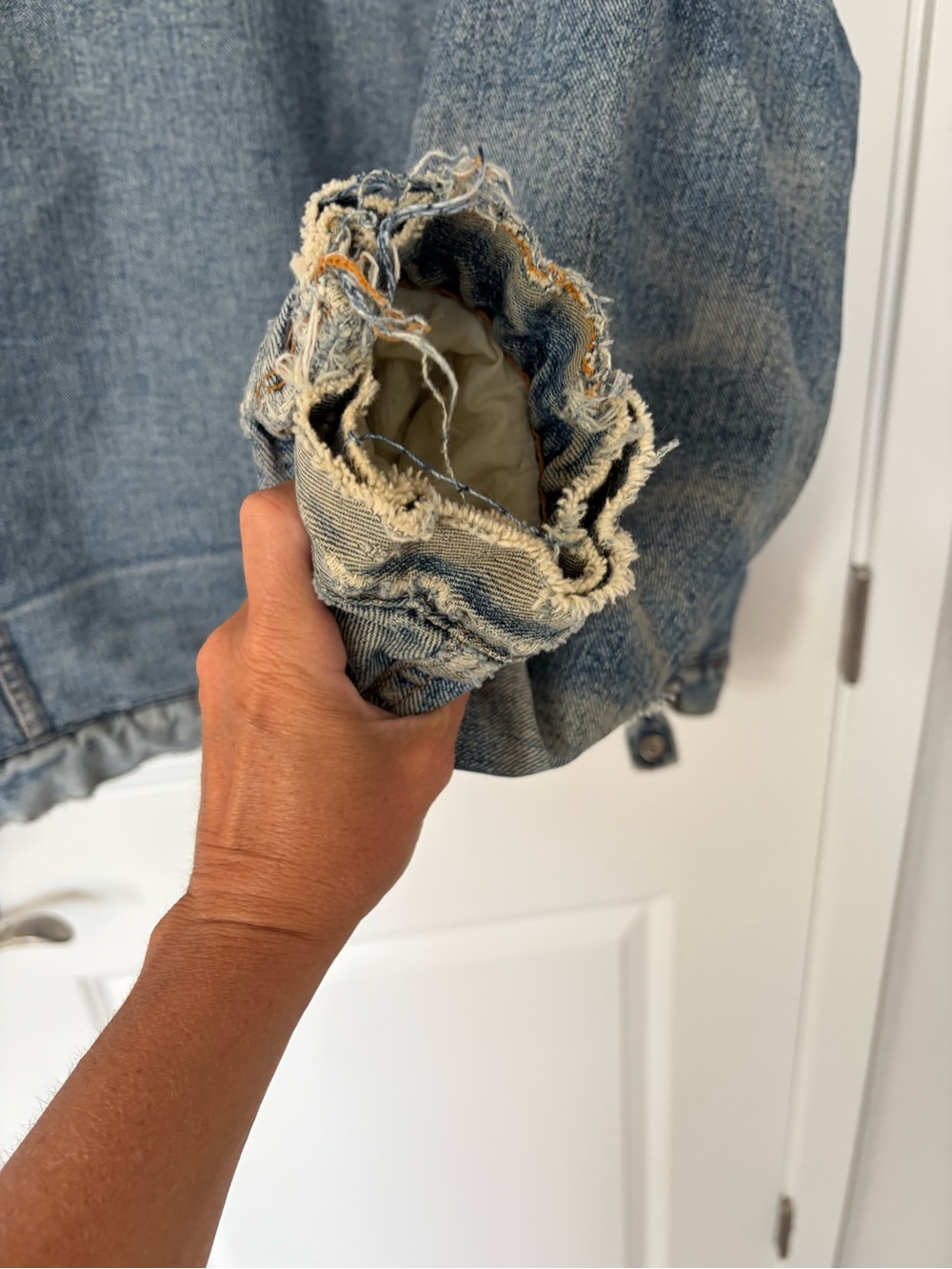 Vintage Levi’s Sherpa Lined Denim Jacket Distressed Acid Wash Grunge Trucker - Picture 14 of 14